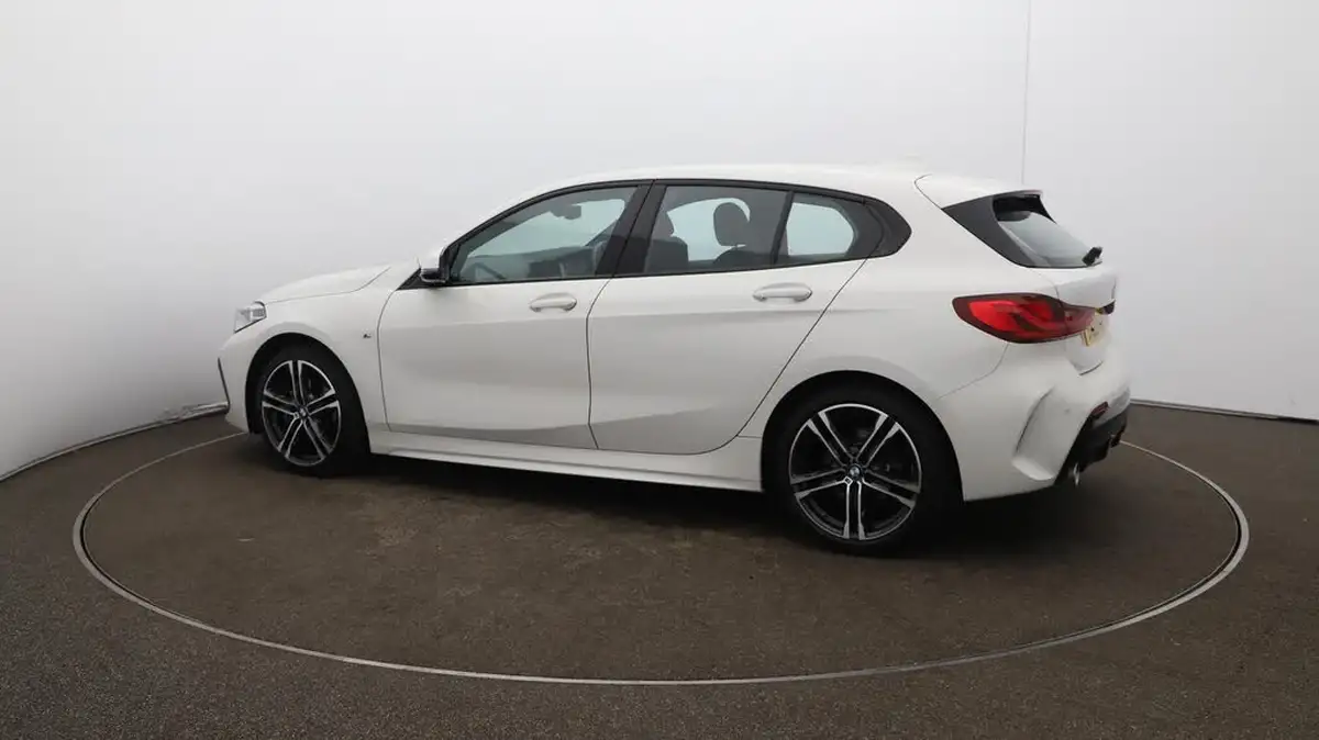 2022-bmw-1-series-15-118i-m-sport-lcp-big-46