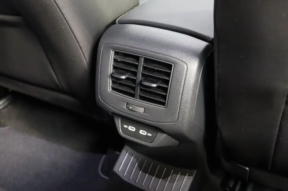 2022-volkswagen-t-roc-20tdi-r-line-evo-big-33