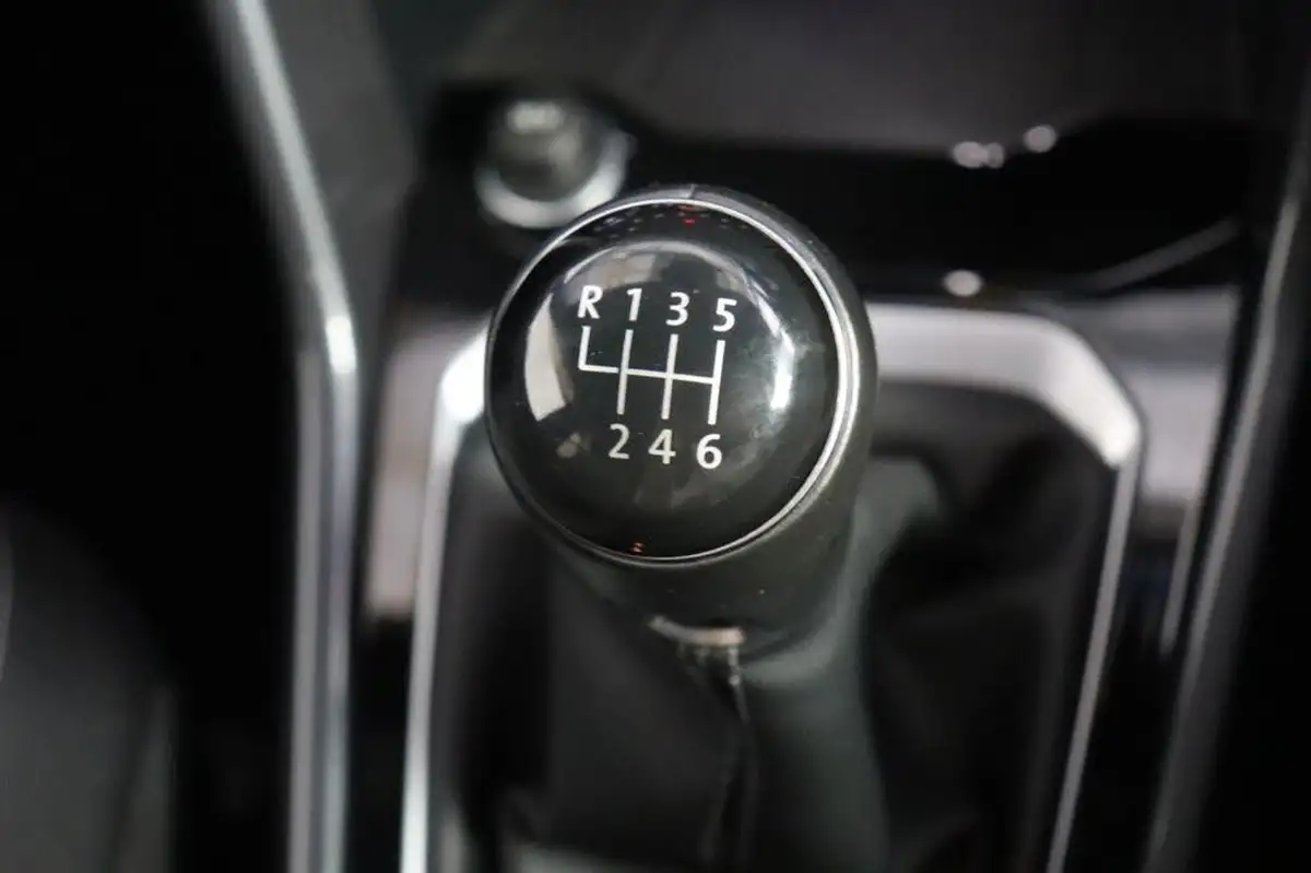 2022-volkswagen-t-roc-20tdi-r-line-evo-big-29