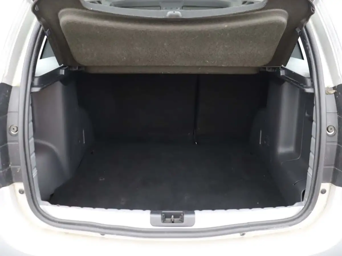 2017-dacia-duster-15dci-laureate-110bhp-ss-station-wagon-5d-auto-big-16