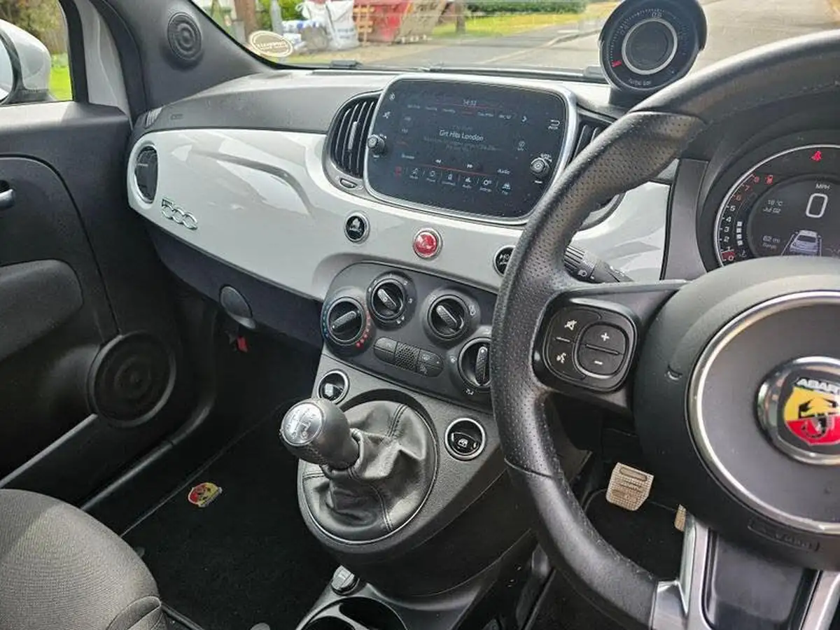 2021-abarth-595-14-tjet-big-5