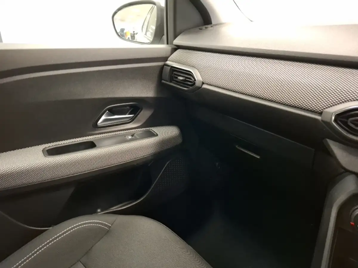 2022-dacia-sandero-10-tce-comfort-90bhp-big-10
