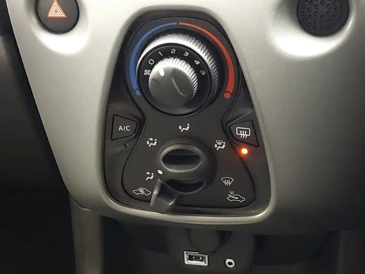 2019-toyota-aygo-10-vvt-i-x-play-big-15
