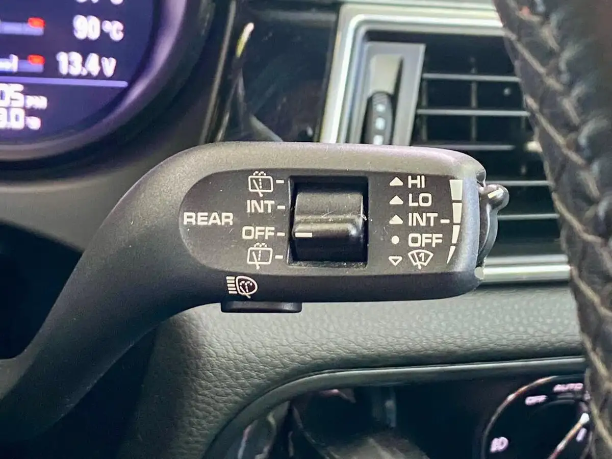 2016-porsche-macan-20-big-35