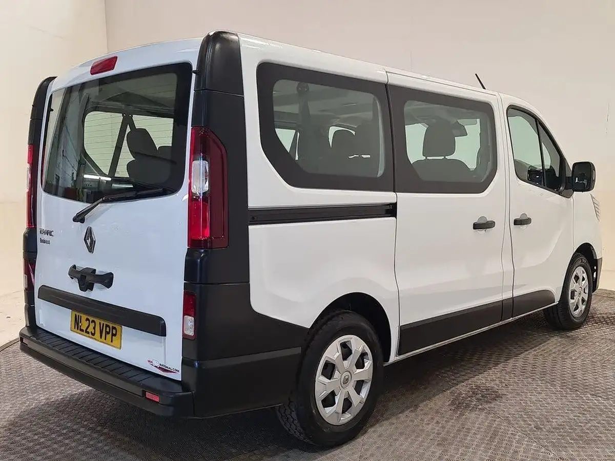 2023-renault-trafic-passenger-20-blue-dci-sl28-150-business-big-19