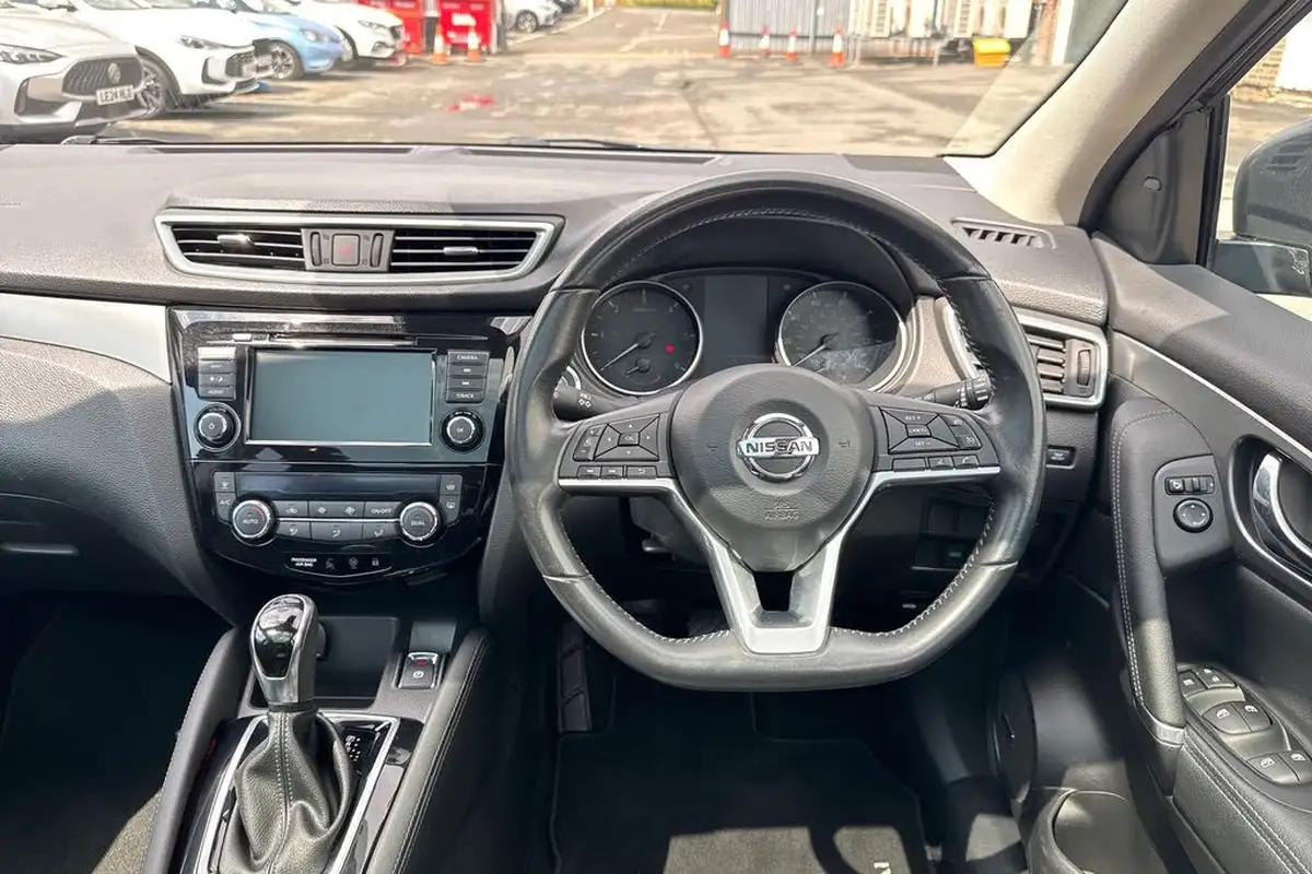 2019-nissan-qashqai-15dci-tekna-19in-alloysglass-roof-pack-dct-big-22