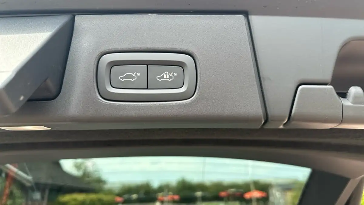 2025-volvo-v90-20-t6-plus-345bhp-dark-big-30