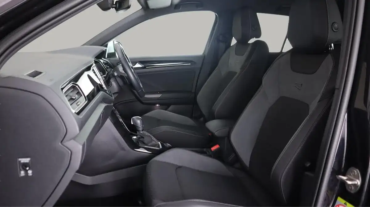 2021-volkswagen-t-roc-20-tsi-r-big-14