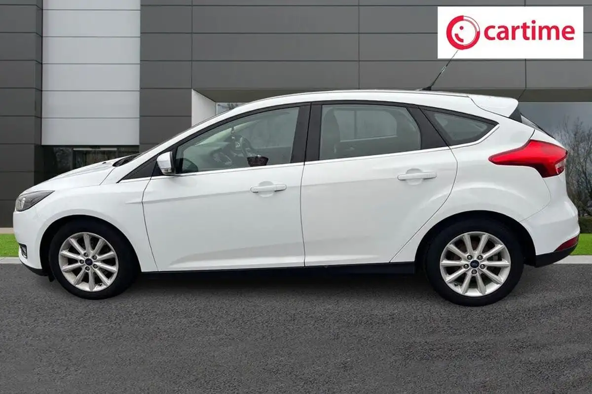 2015-ford-focus-15tdci-titanium-hatchback-big-2