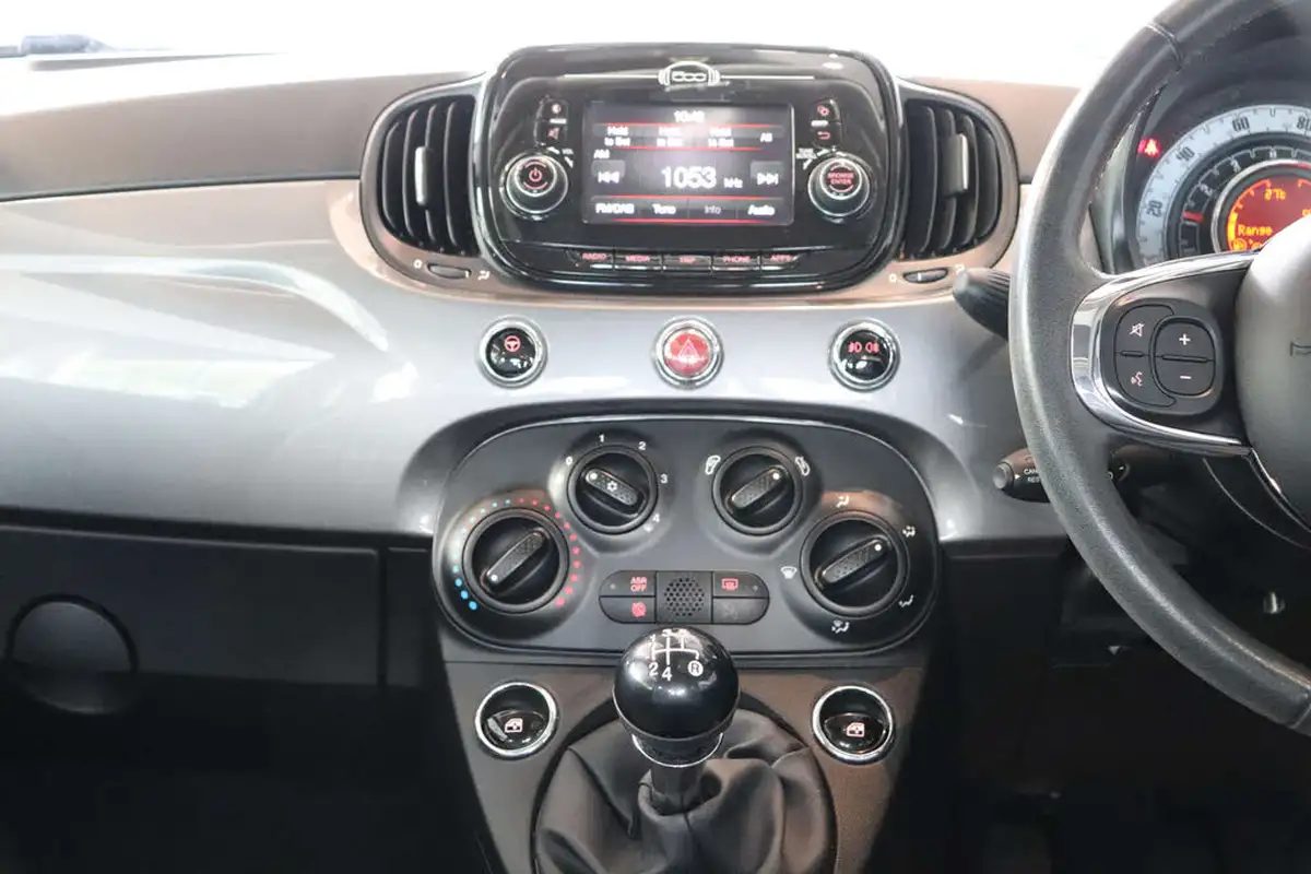 2019-fiat-500-12-lounge-ss-big-14