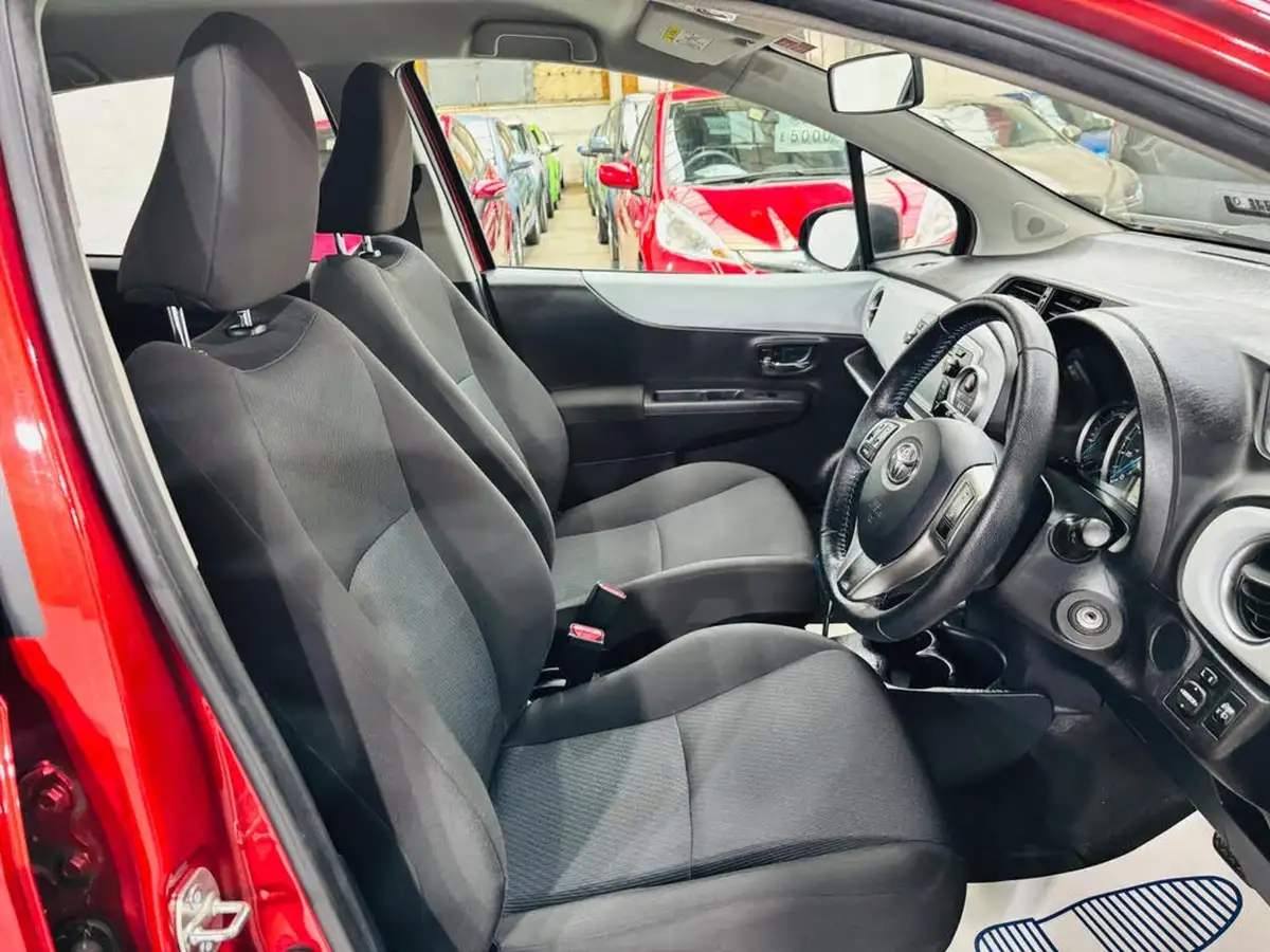 2013-toyota-yaris-15-vvt-i-t4-big-11