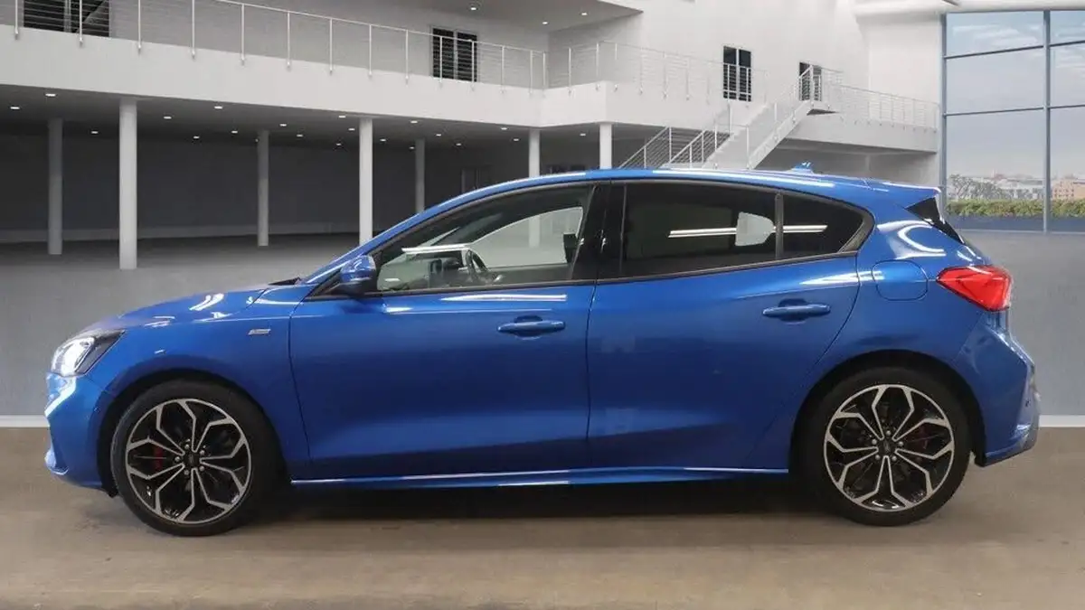 2019-ford-focus-20-st-line-x-hatchback-auto-big-5