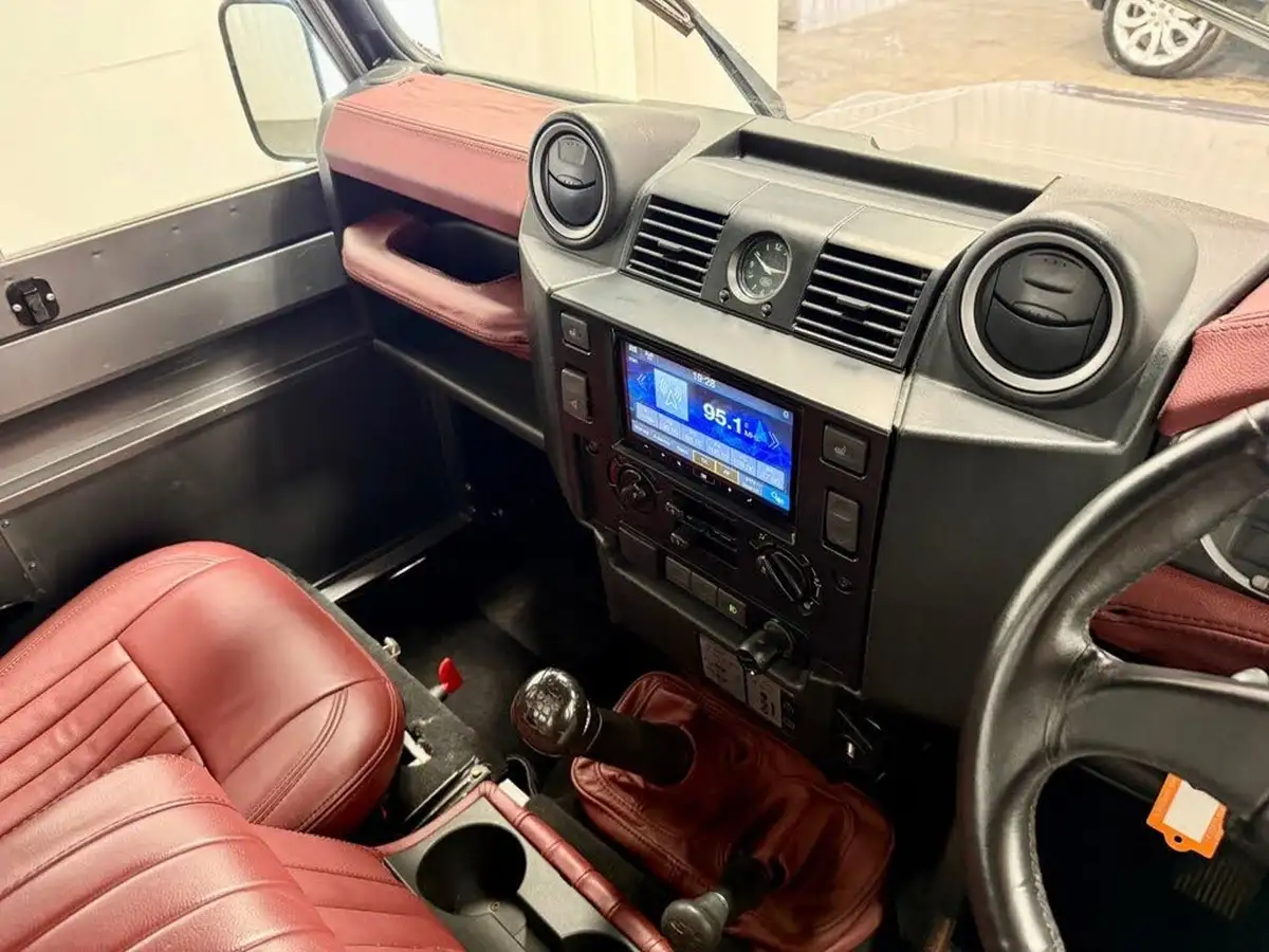 2007-land-rover-90-defender-24td-pick-up-big-14