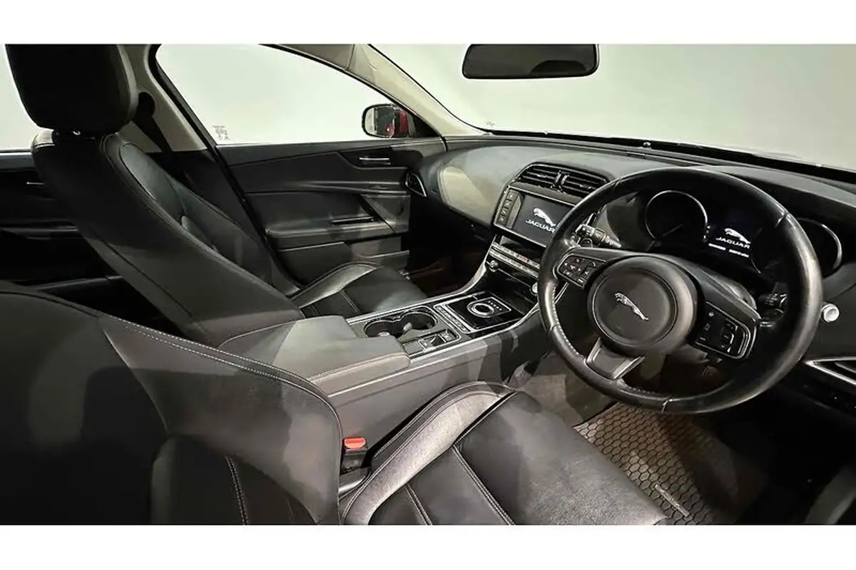 2015-jaguar-xe-20-prestige-big-27