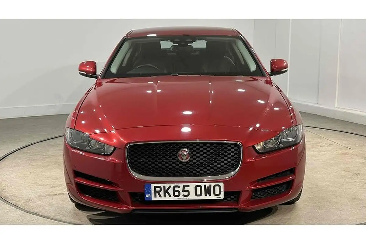 2015-jaguar-xe-20-prestige-big-3
