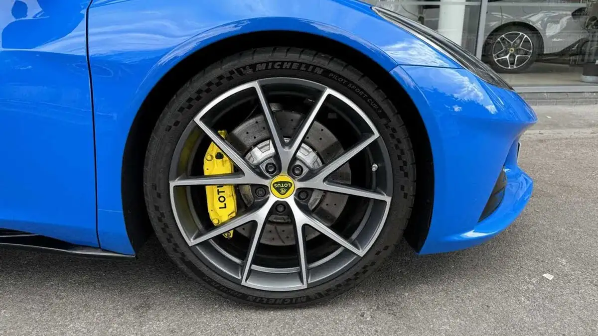 2024-lotus-emira-35-first-edition-v6-big-3