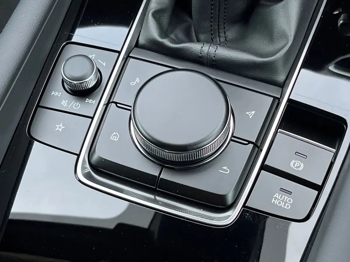 2025-mazda-mazda3-25-e-skyactiv-g-exclusive-line-big-21