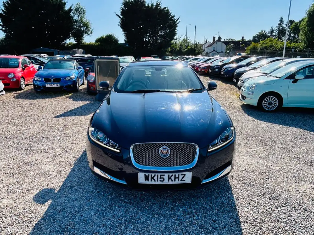 2015-jaguar-xf-22td-portfolio-200ps-saloon-4d-big-3