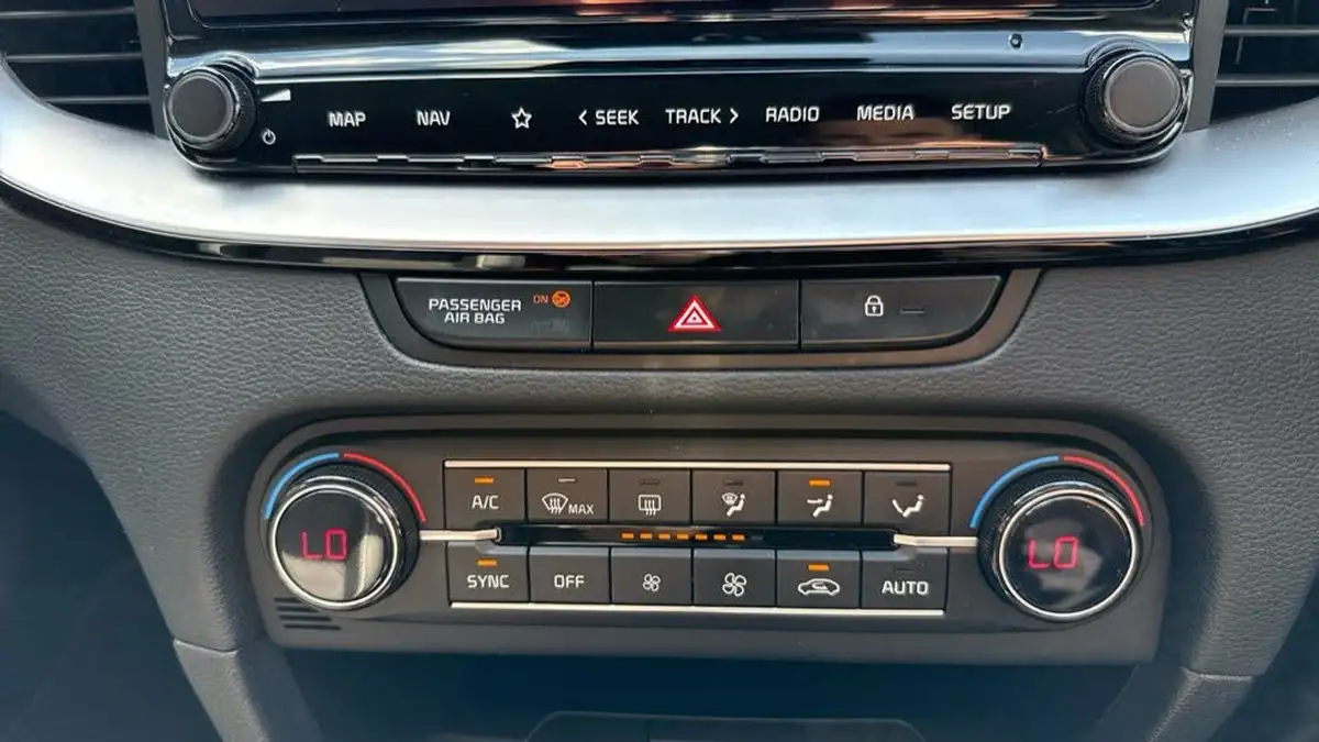 2022-kia-ceed-15-t-gdi-3-hatchback-big-38