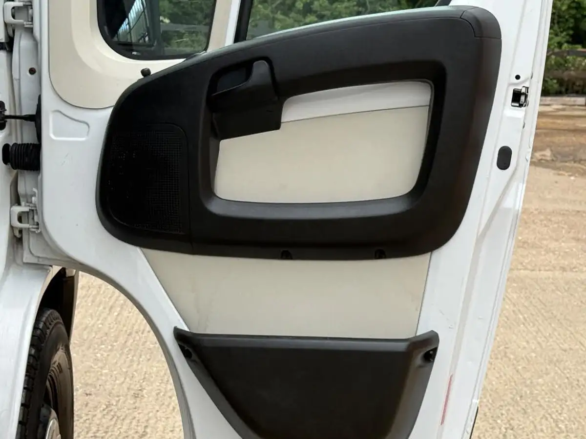 2017-fiat-ducato-20td-35-lh2-panel-big-32