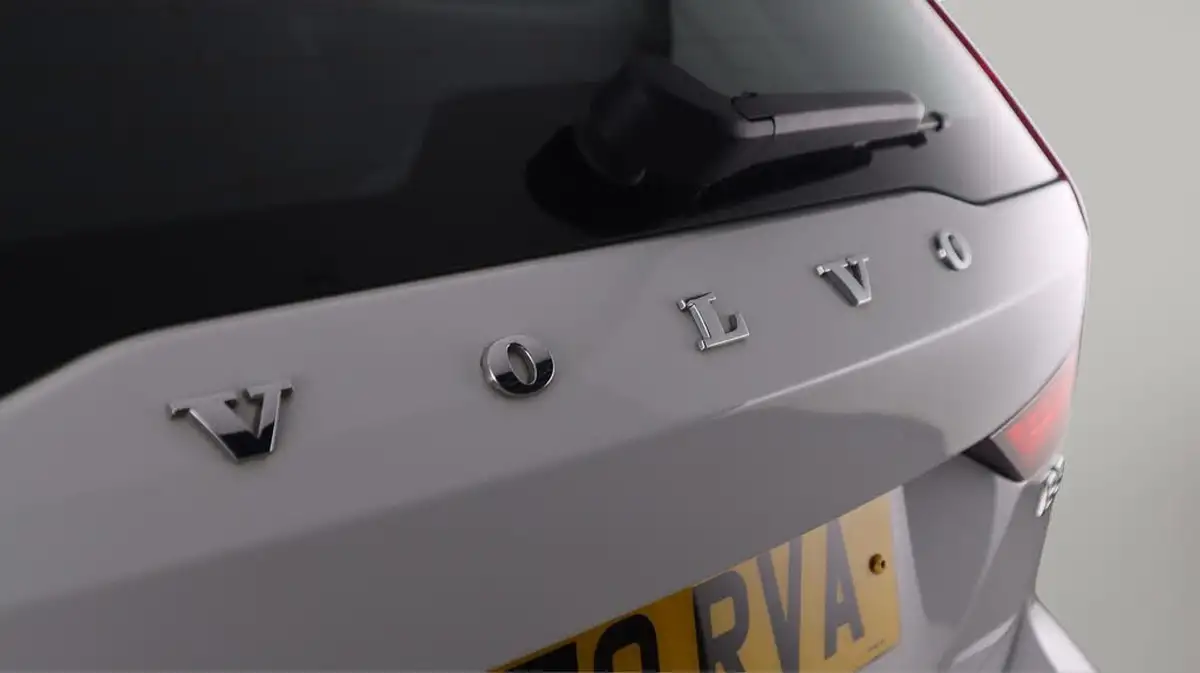 2020-volvo-v60-20-b3-momentum-big-20