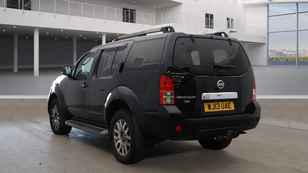 2013-nissan-pathfinder-25td-tekna-big-2