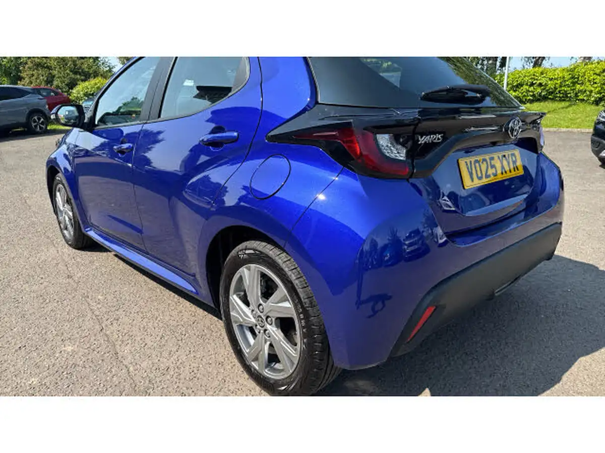 2025-toyota-yaris-15-vvt-i-icon-big-36
