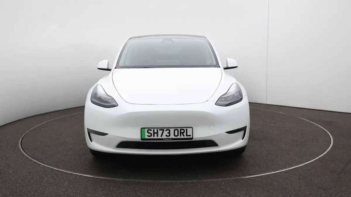 2023-tesla-model-y-e-long-range-big-37