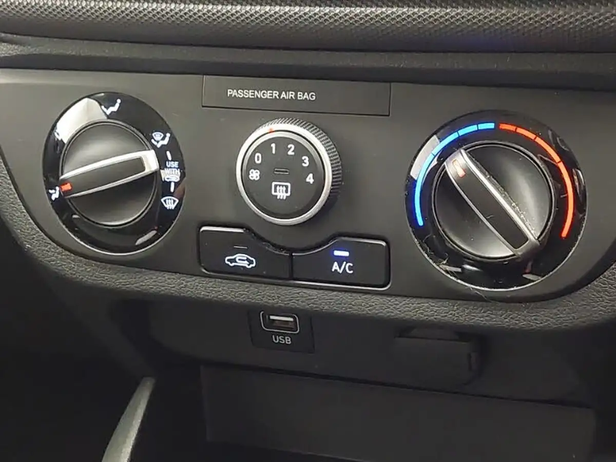 2021-hyundai-i10-10-se-connect-big-14