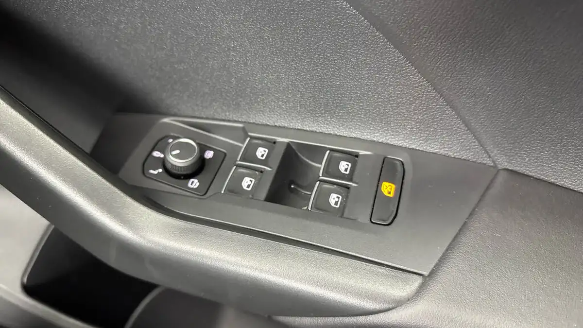 2023-volkswagen-t-cross-10-tsi-r-line-dsg-big-24