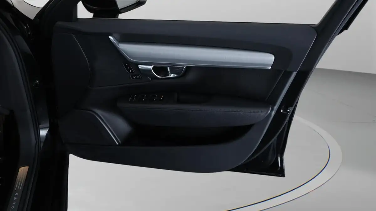 2020-volvo-s90-20-t4-momentum-plus-big-13