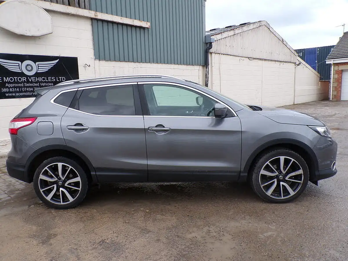 2015-nissan-qashqai-16dci-tekna-big-8