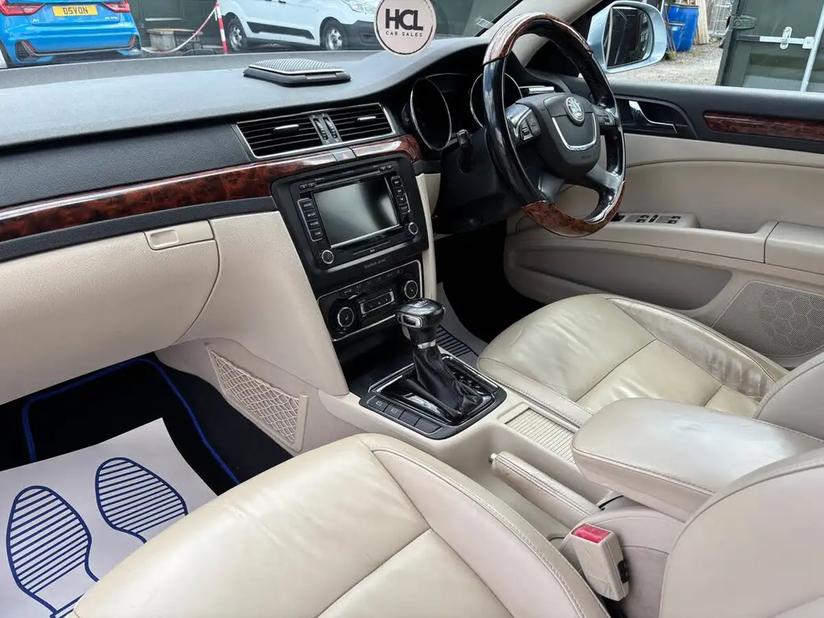 2011-skoda-superb-18-elegance-162ps-estate-dsg-big-8