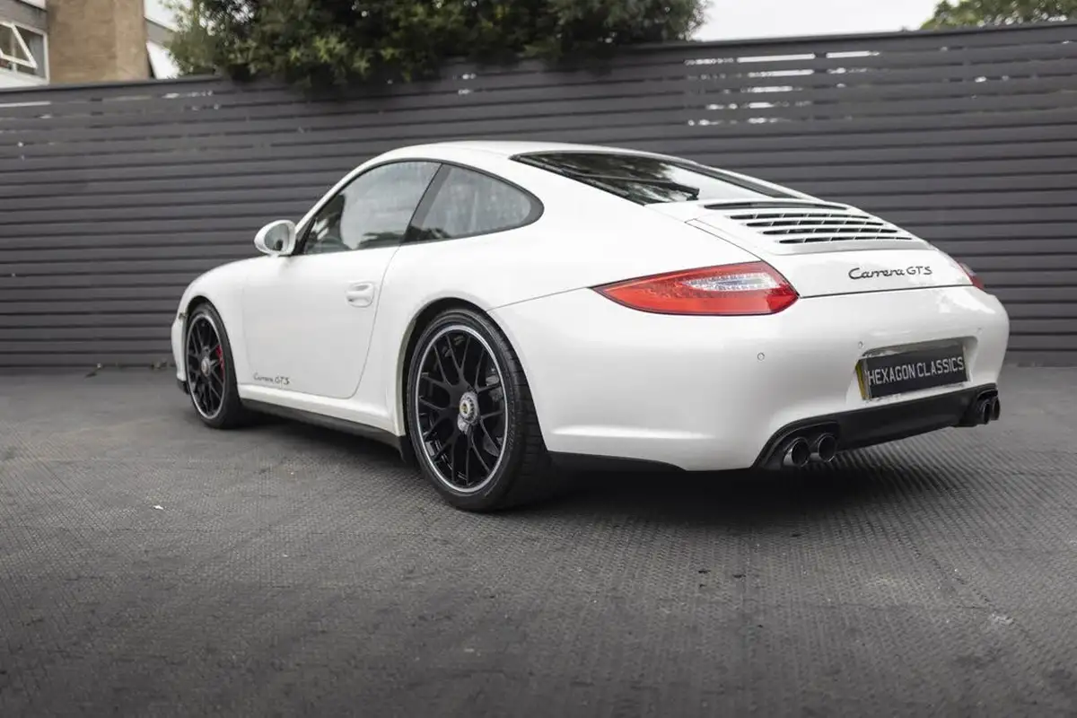 2011-porsche-911-38-carrera-gts-coupe-pdk-big-23