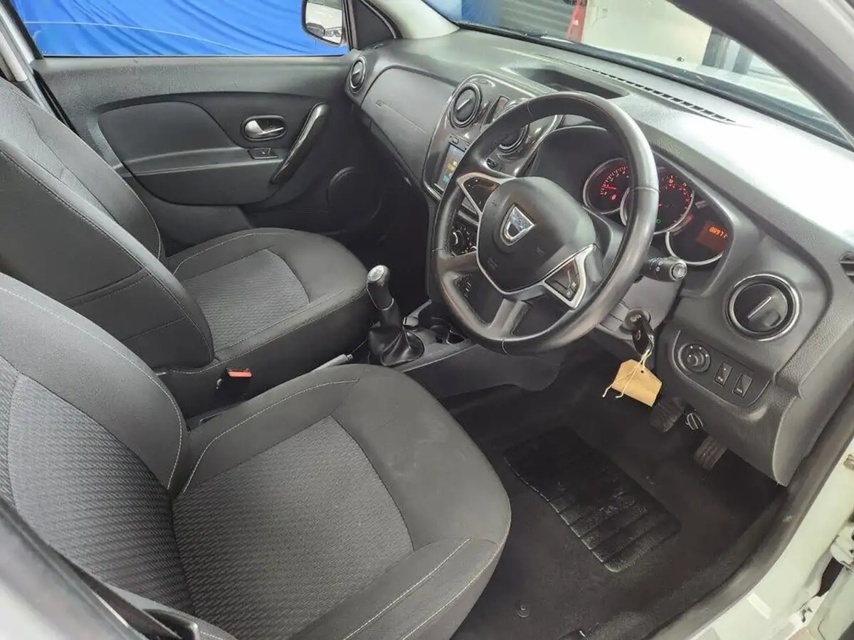 2017-dacia-sandero-15dci-laureate-big-4