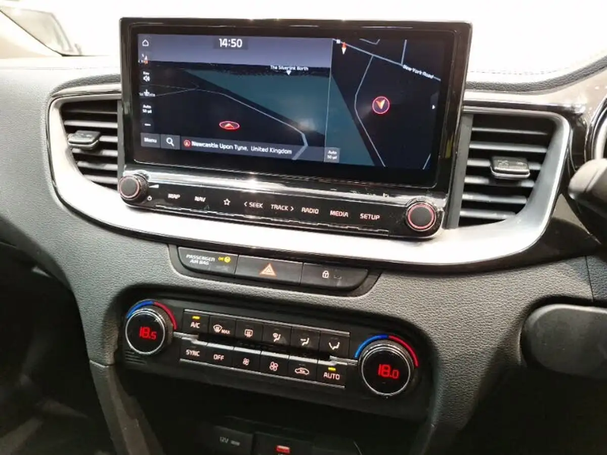 2022-kia-ceed-15-t-gdi-3-hatchback-big-10