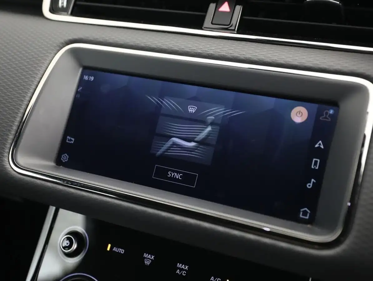 2022-land-rover-range-rover-evoque-15-p300e-r-dynamic-s-big-38