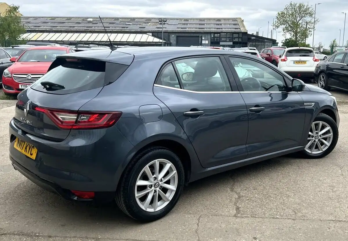 2017-renault-megane-16dci-dynamique-nav-hatchback-big-2