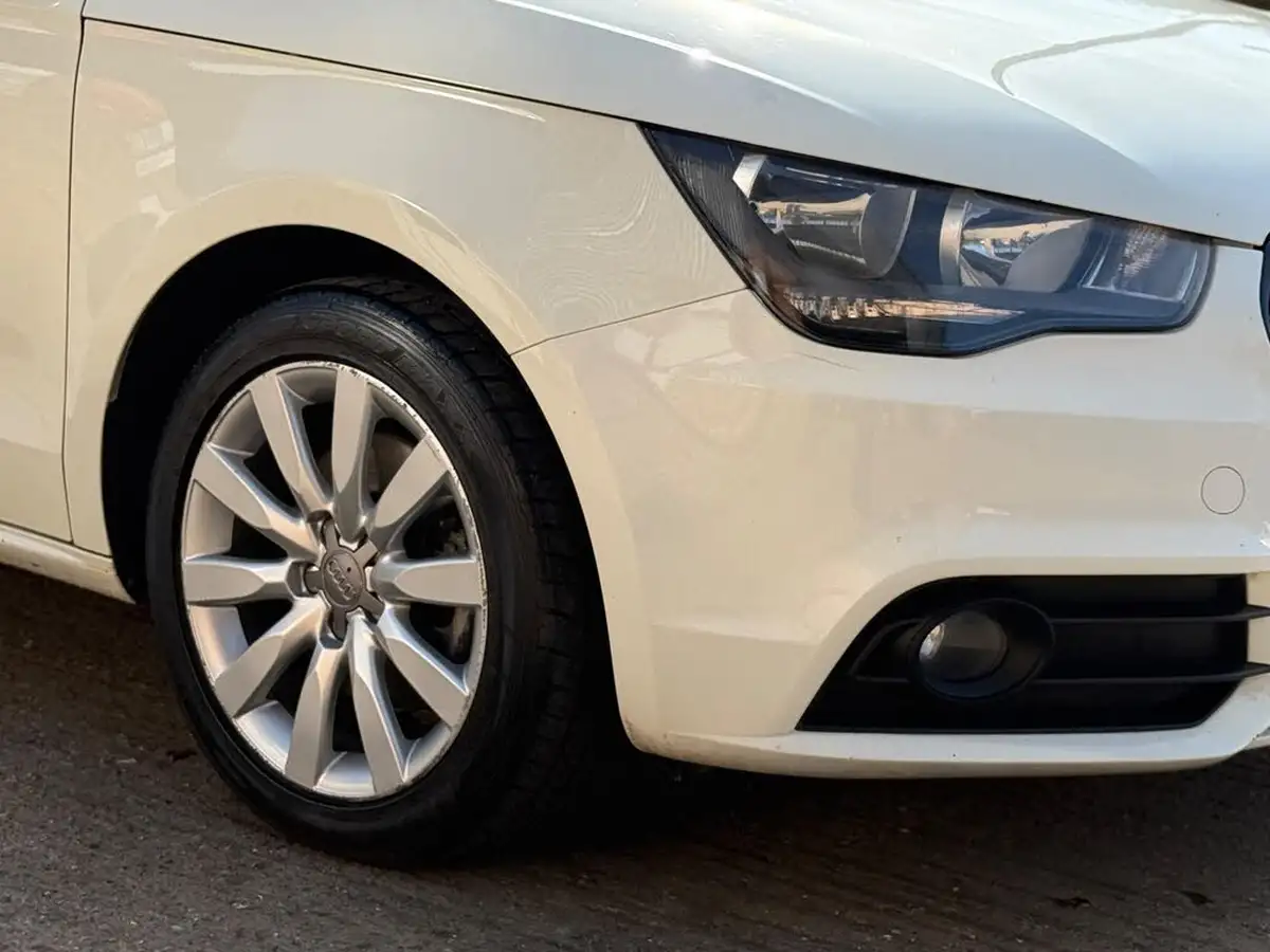 2011-audi-a1-14-sport-tfsi-hatchback-3d-big-20