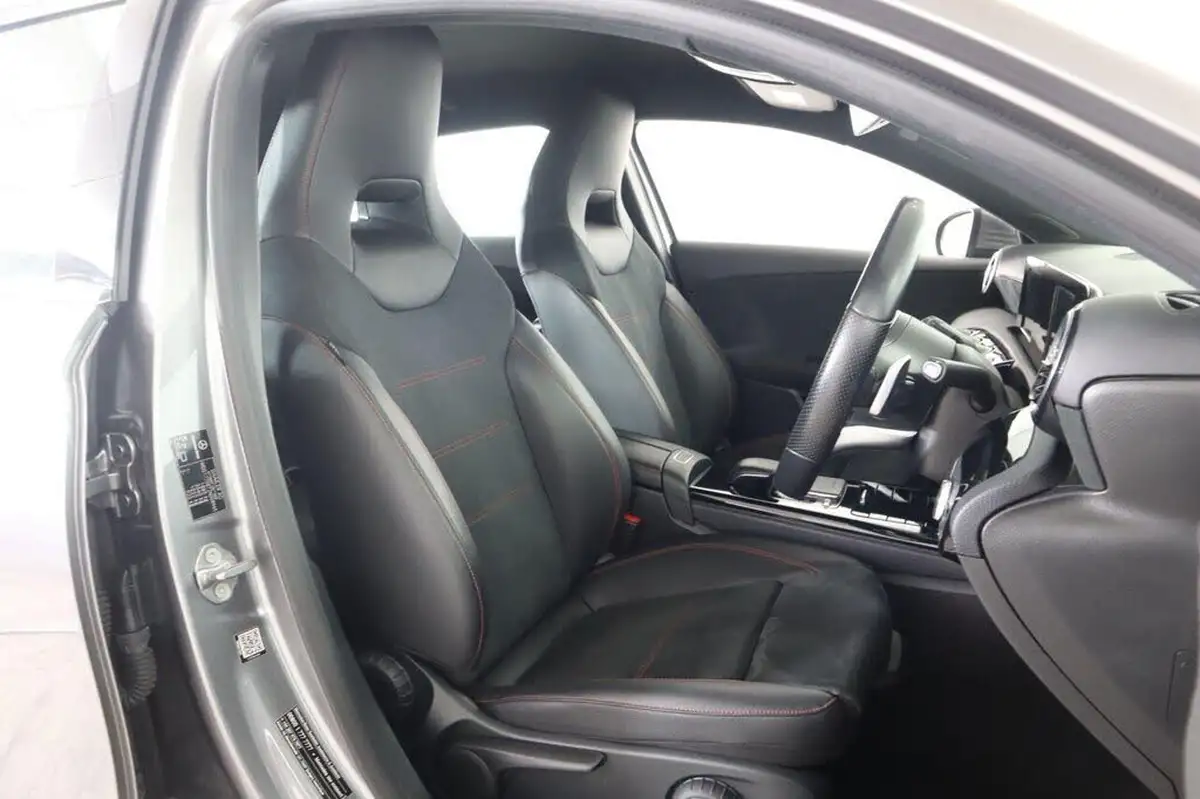 2018-mercedes-benz-a-class-13-a200-amg-line-ss-hatchback-5d-7g-dct-big-13