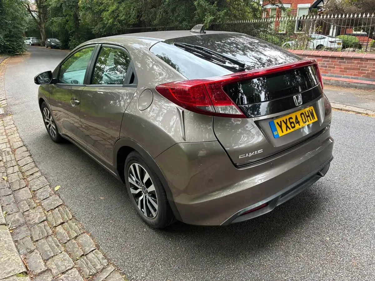 2014-honda-civic-16td-se-plus-hatchback-big-9