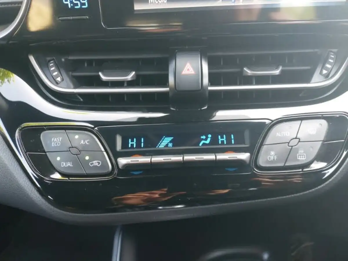 2017-toyota-c-hr-18-vvt-i-icon-big-14