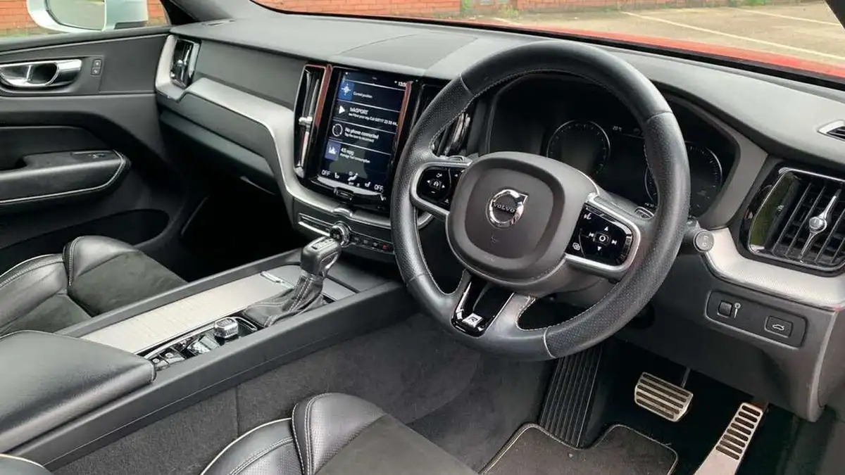 2018-volvo-xc60-20td-d4-r-design-4x4-geartronic-big-3