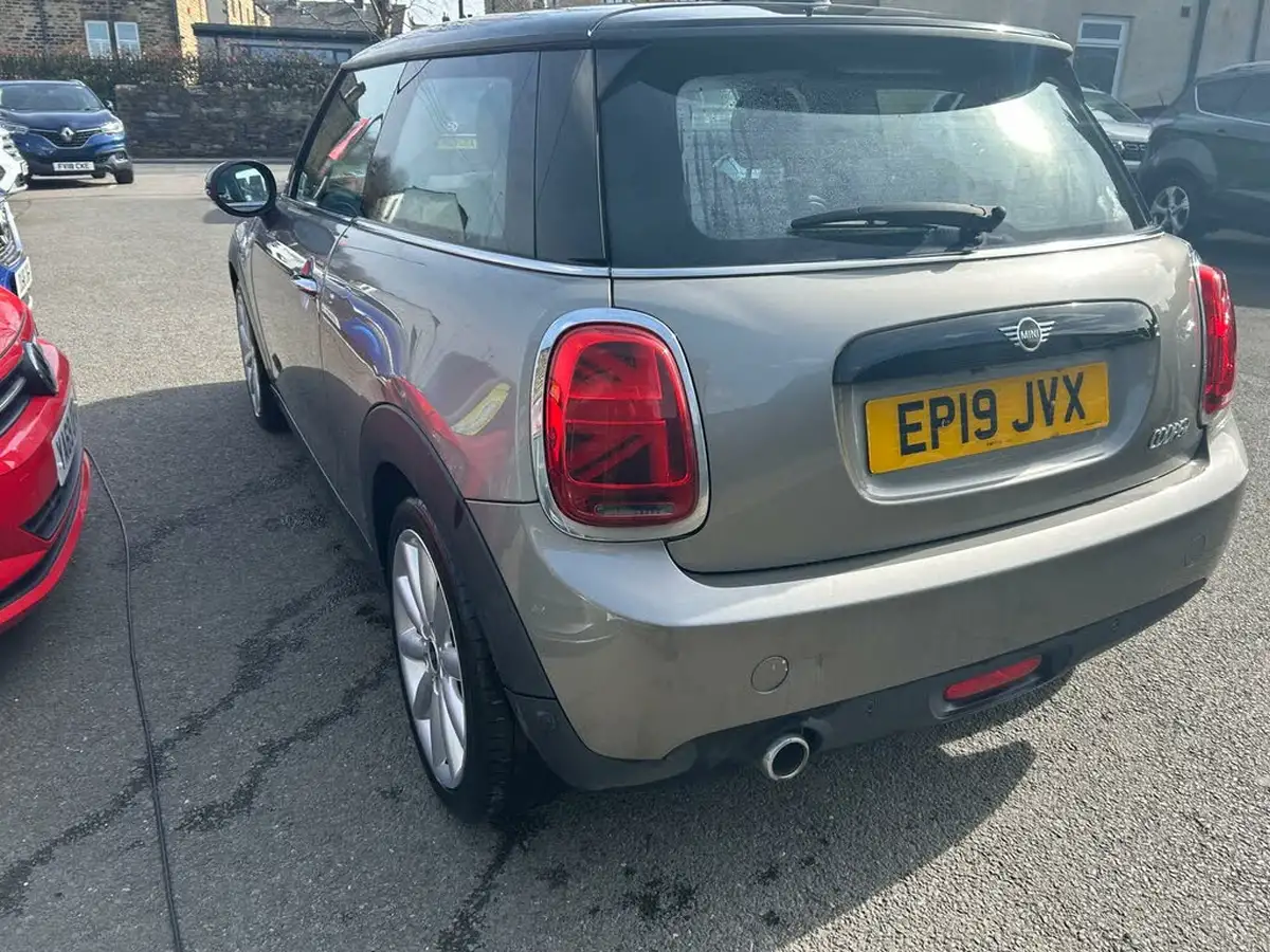 2019-mini-cooper-15-cooper-classic-hatchback-3d-big-5