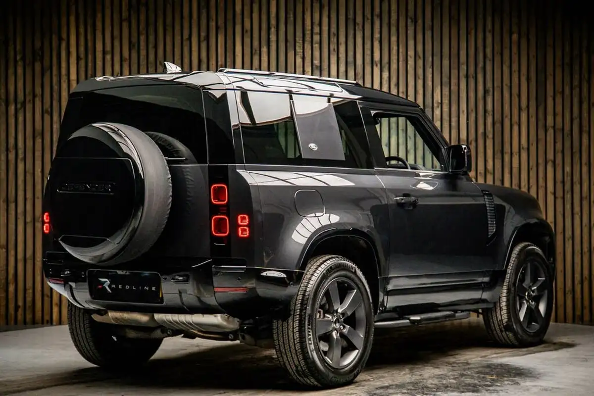 2024-land-rover-90-defender-30-d300-x-dynamic-hse-big-3