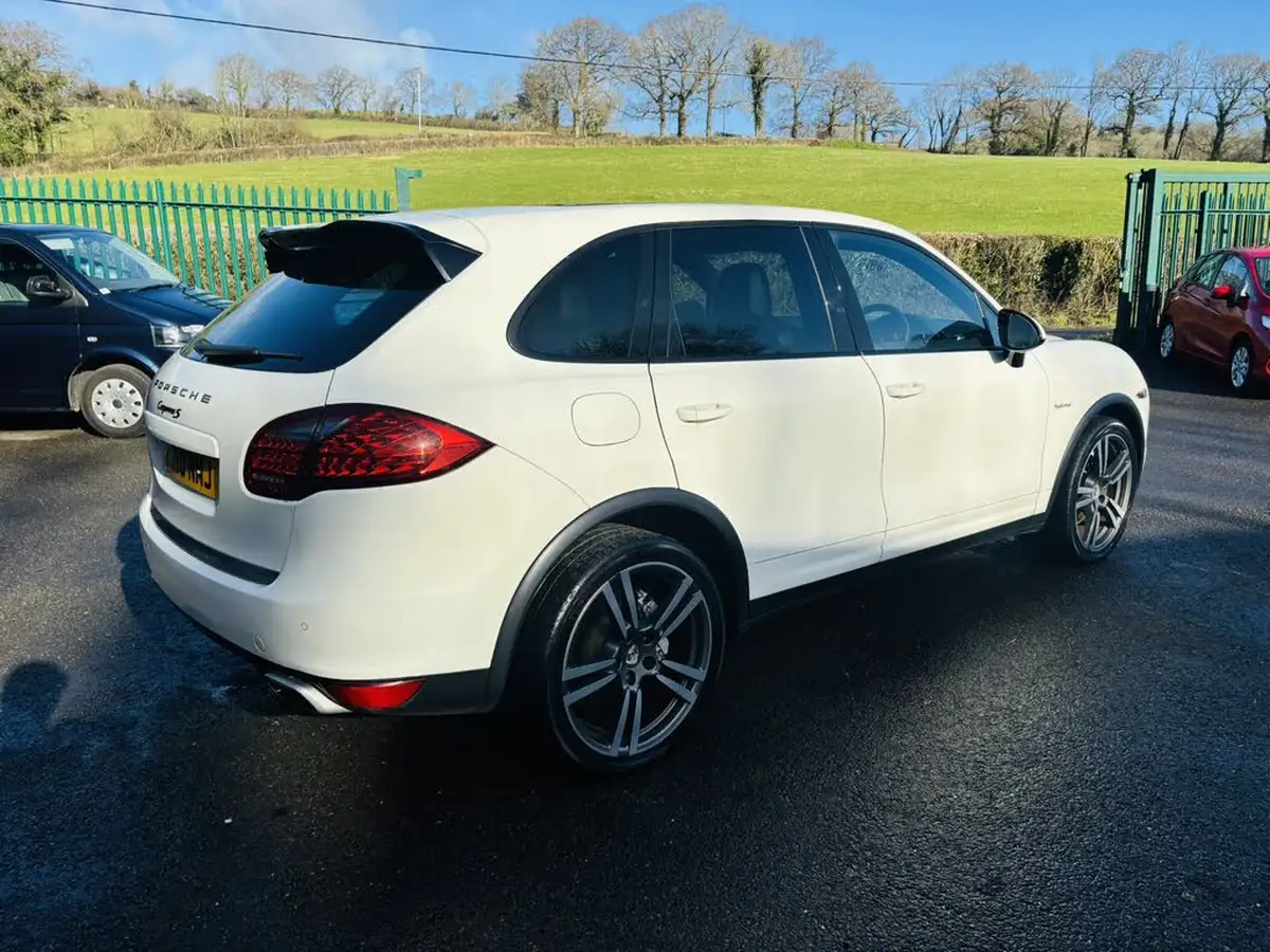 2010-porsche-cayenne-30-s-big-4