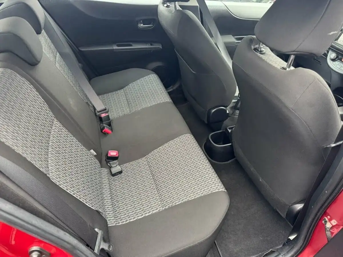 2014-toyota-yaris-133-icon-smart-pack-big-8