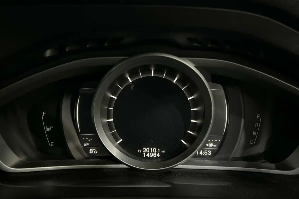 2018-volvo-v40-15-t3-r-design-nav-plus-big-10