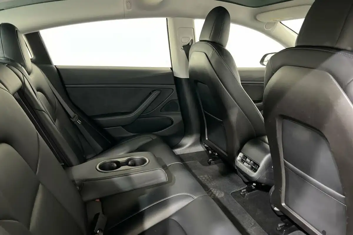 2020-tesla-model-3-e-long-range-big-34