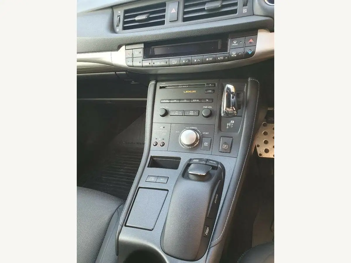 2012-lexus-ct-200h-18-f-sport-big-11